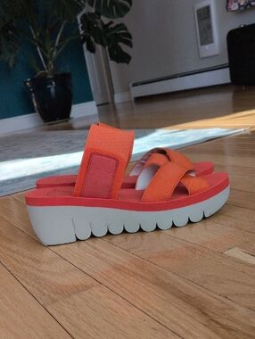 FLY LONDON Yabo platform devil red slip on slide sandals Size 8/8.5